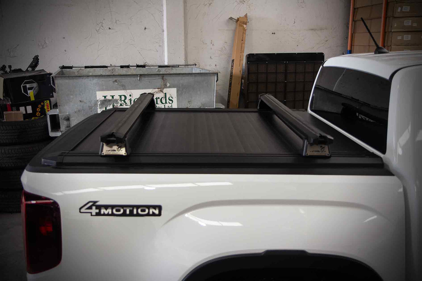 Volkswagen Amarok Electric Roller Shutter (2023+)