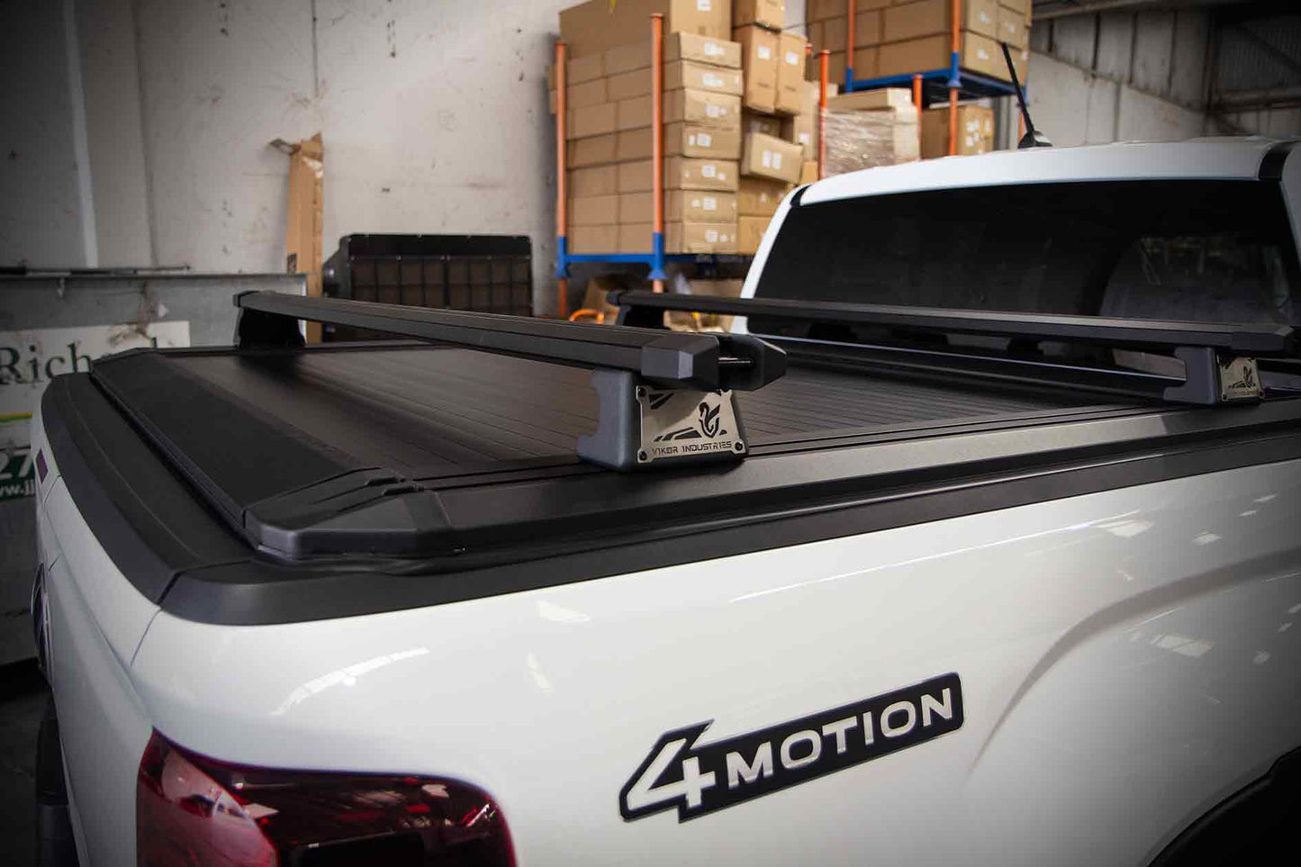 Volkswagen Amarok Electric Roller Shutter (2023+)