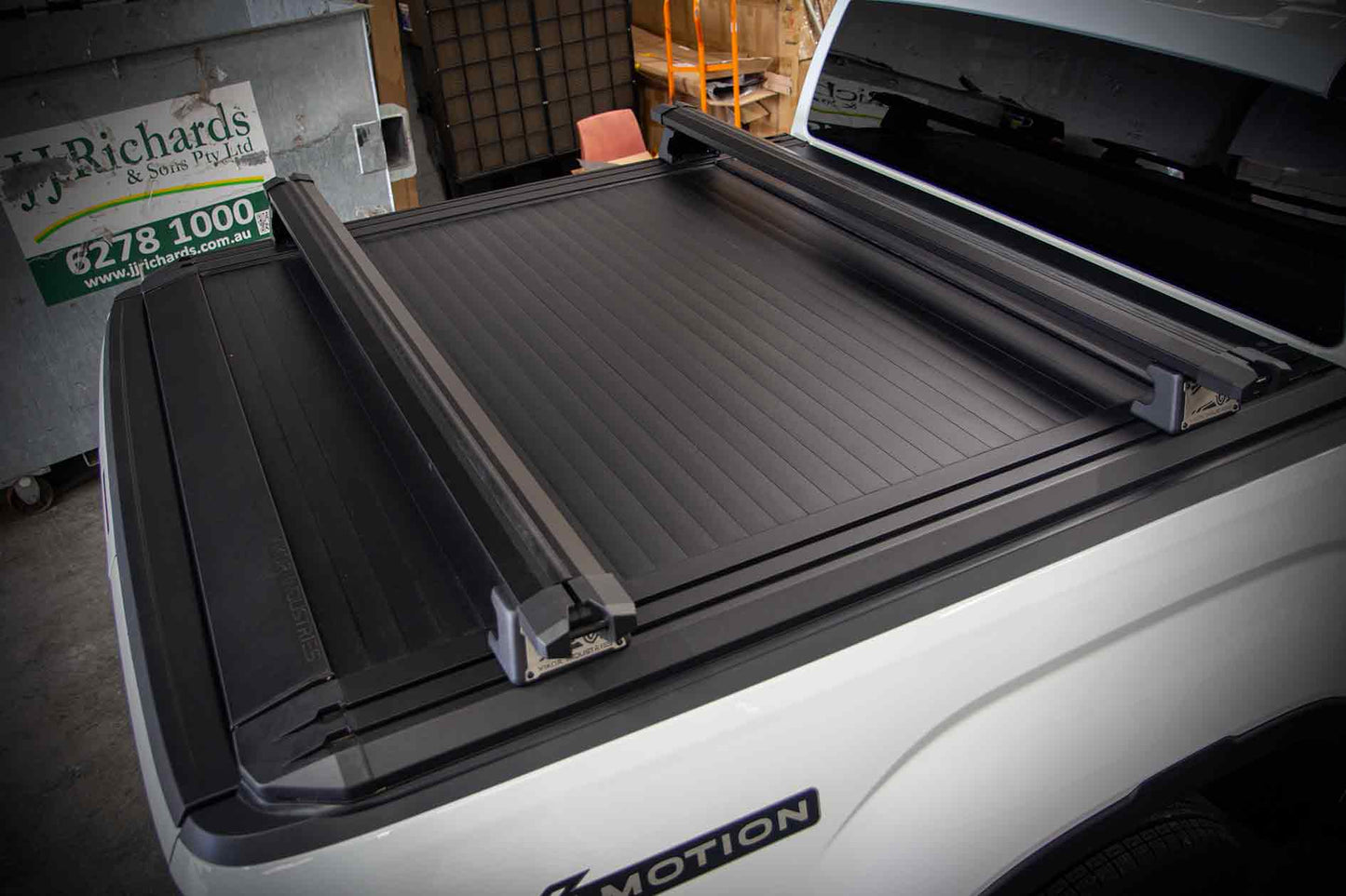 Volkswagen Amarok Electric Roller Shutter (2023+)